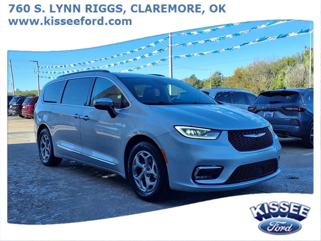 Used 2023 Chrysler Pacifica Limited Van Passenger Van