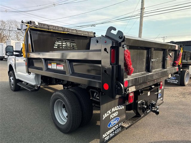 2025 Ford F-350 photo 3