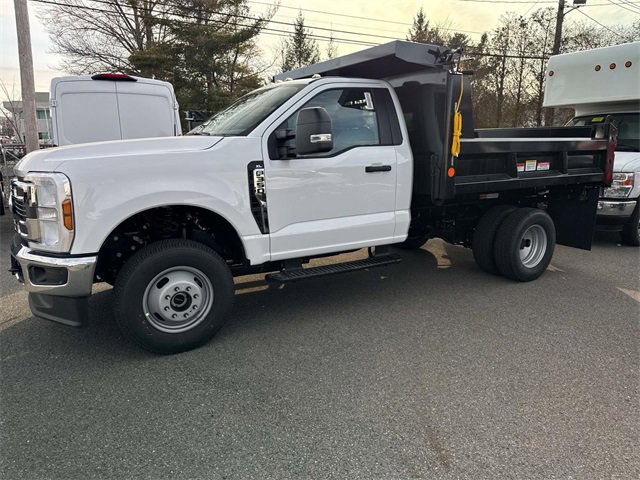 2025 Ford F-350 photo 2