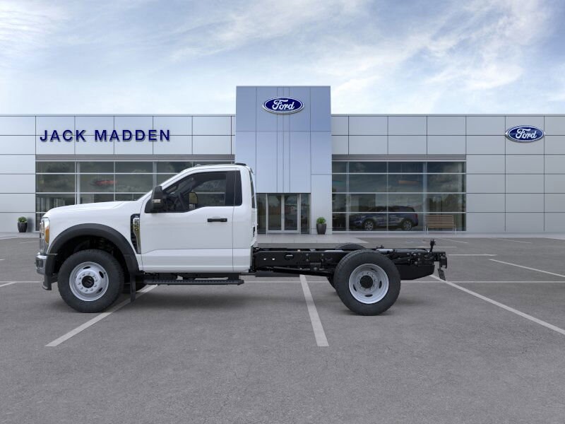 2025 Ford F-550 photo 2