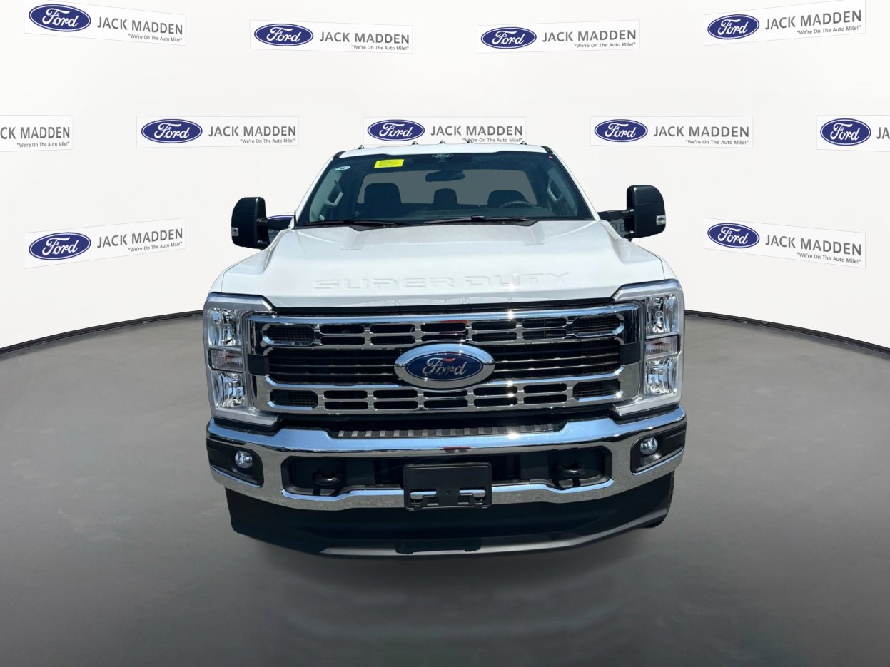2025 Ford F-350 photo 3