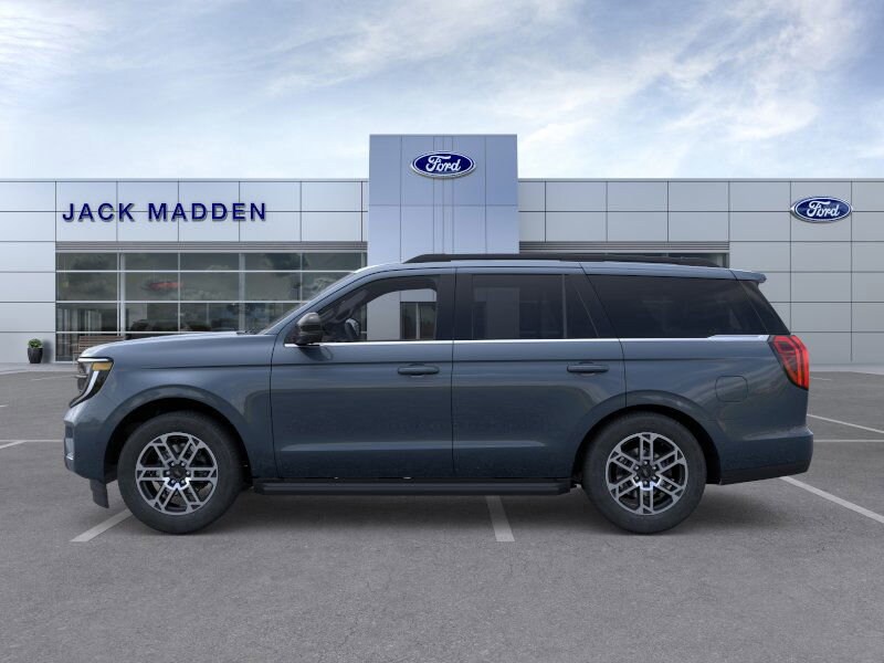 2025 Ford Expedition photo 3