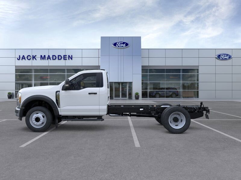2025 Ford F-550 photo 2