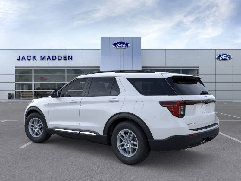 2025 Ford Explorer photo 3