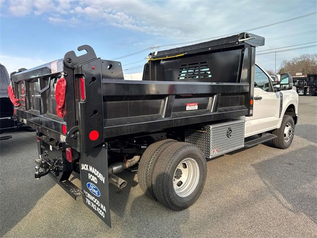 2025 Ford F-350 photo 4