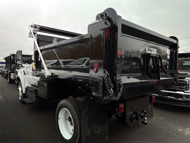 2025 Ford F-650 SuperCab photo 2