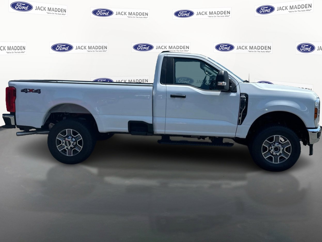 2025 Ford F-350 photo 4