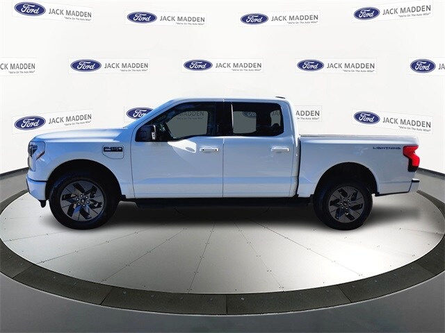 2024 Ford F-150 Lightning photo 2