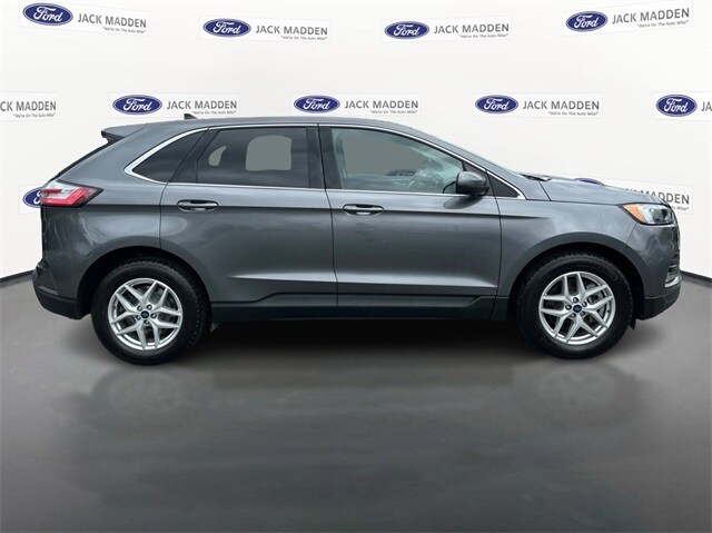 2022 Ford Edge SEL photo 4