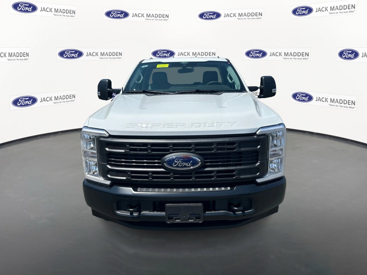 2025 Ford F-350 photo 2