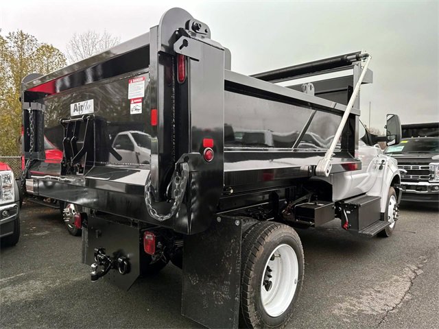 2025 Ford F-650 SuperCab photo 3