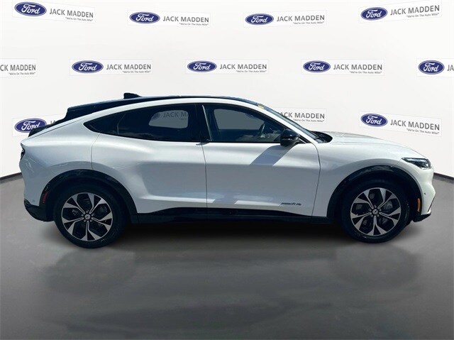 2023 Ford Mustang Mach-E Premium photo 4