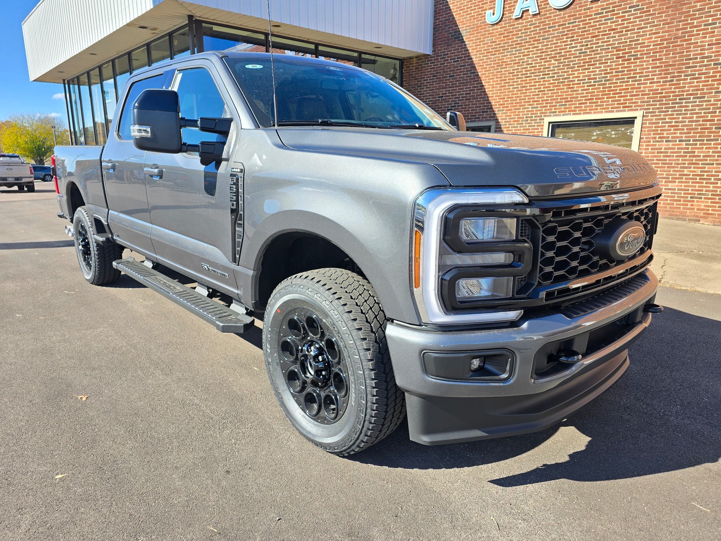 2026 Ford F-350 Super Duty Lariat's photo