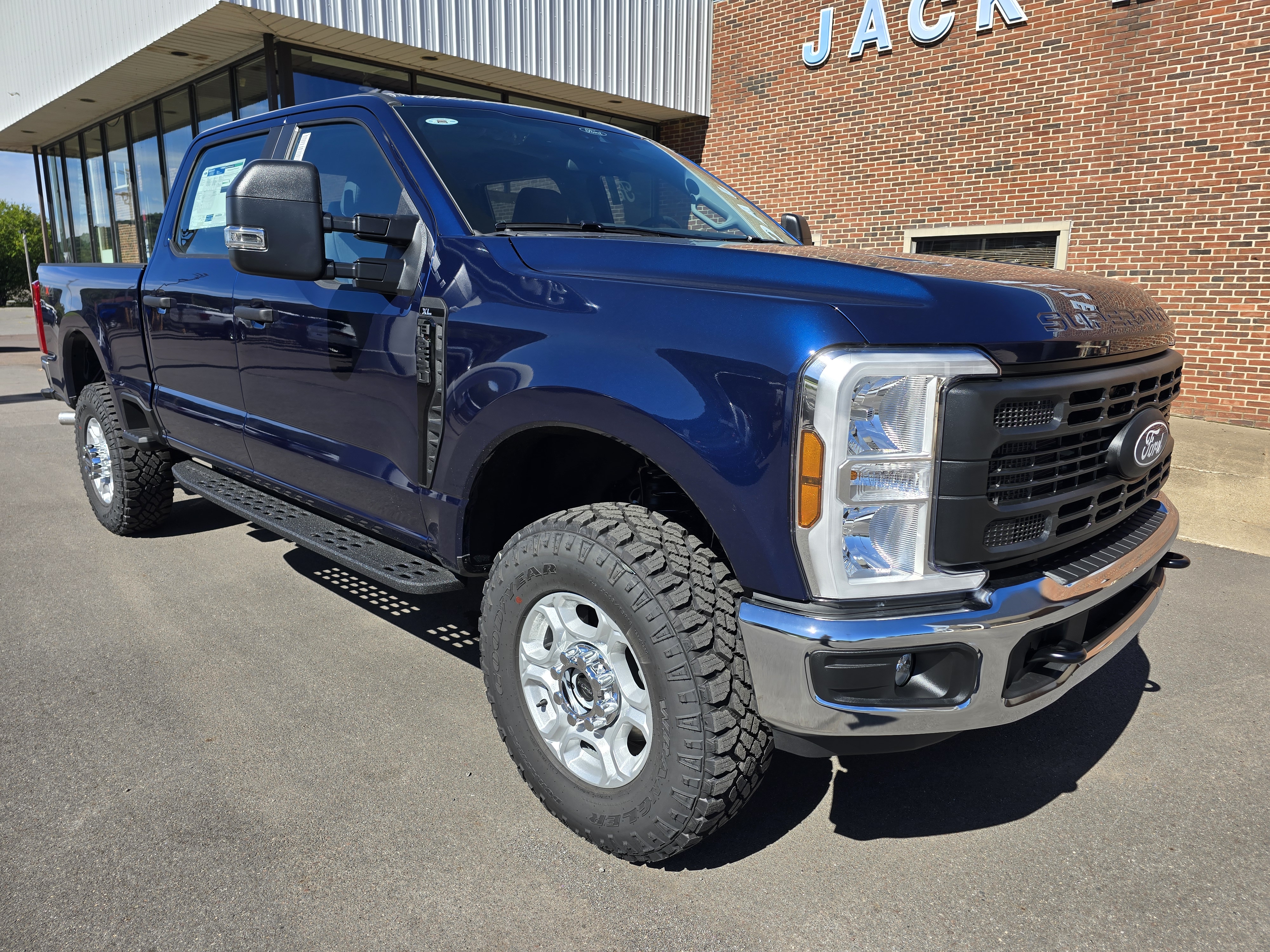 2027 Ford F-250 XL Crew Cab TRUCK