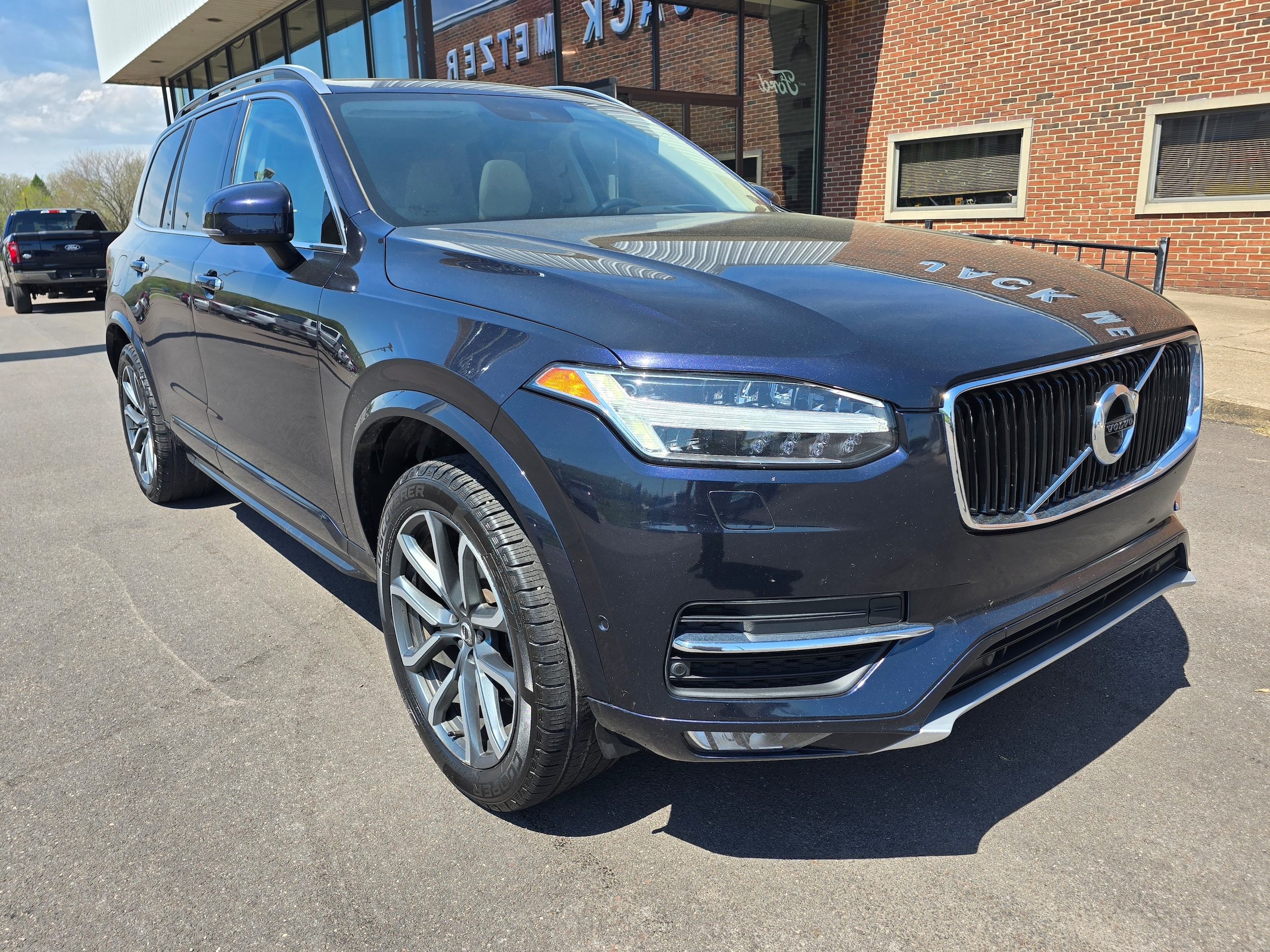 2017 Volvo XC90 T6 AWD Momentum's photo