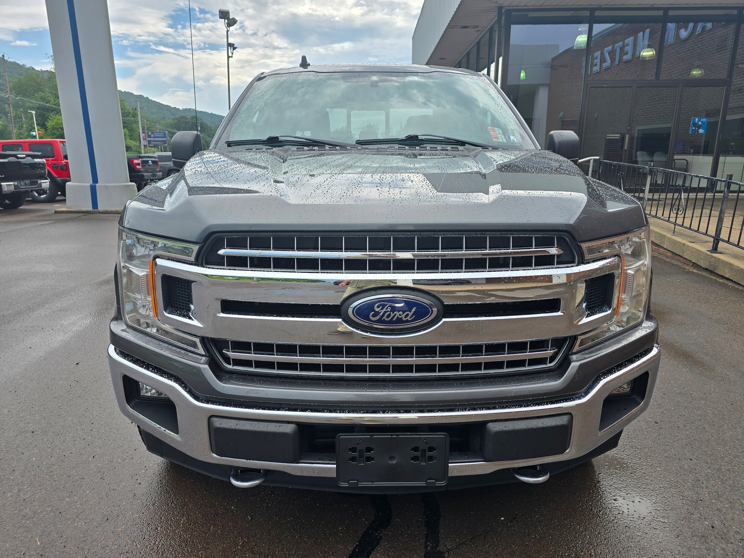 2020 Ford F-150 XLT photo 2