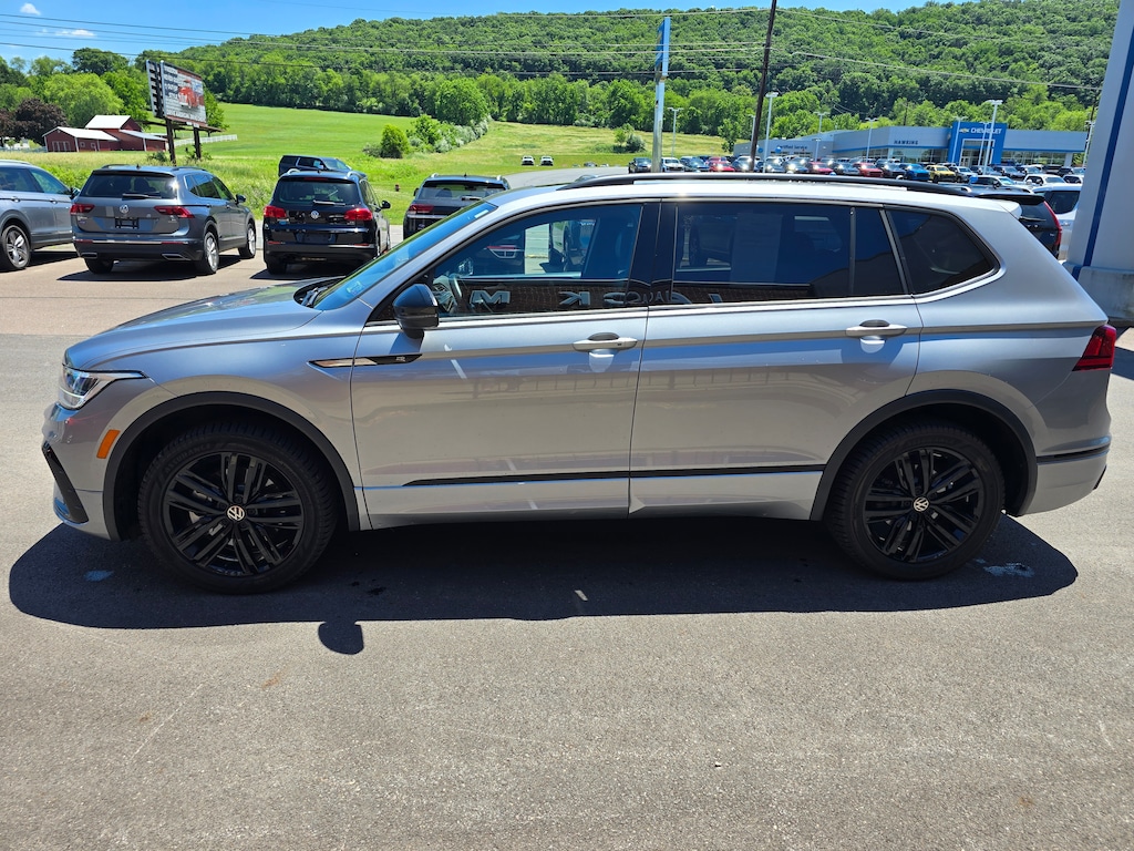 Certified 2022 Volkswagen Tiguan 2.0T SE R-Line Black SUV