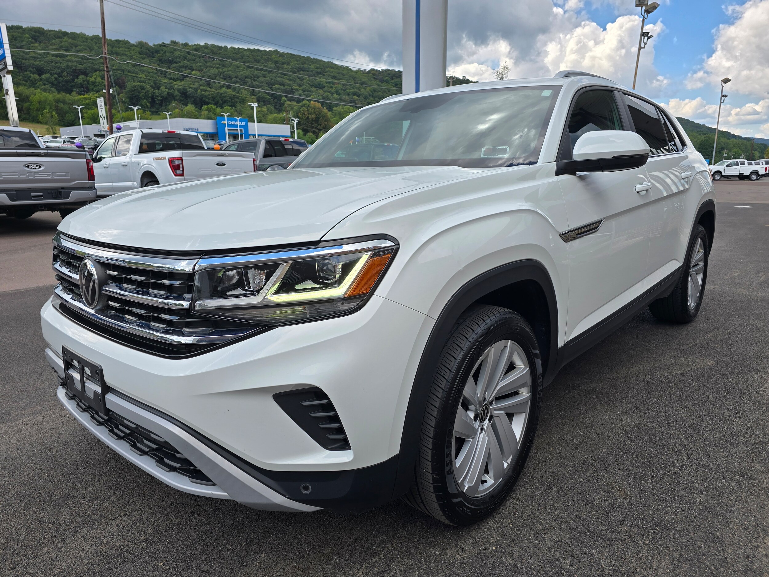 2022 Volkswagen Atlas Cross Sport V6 SE Technology photo 3