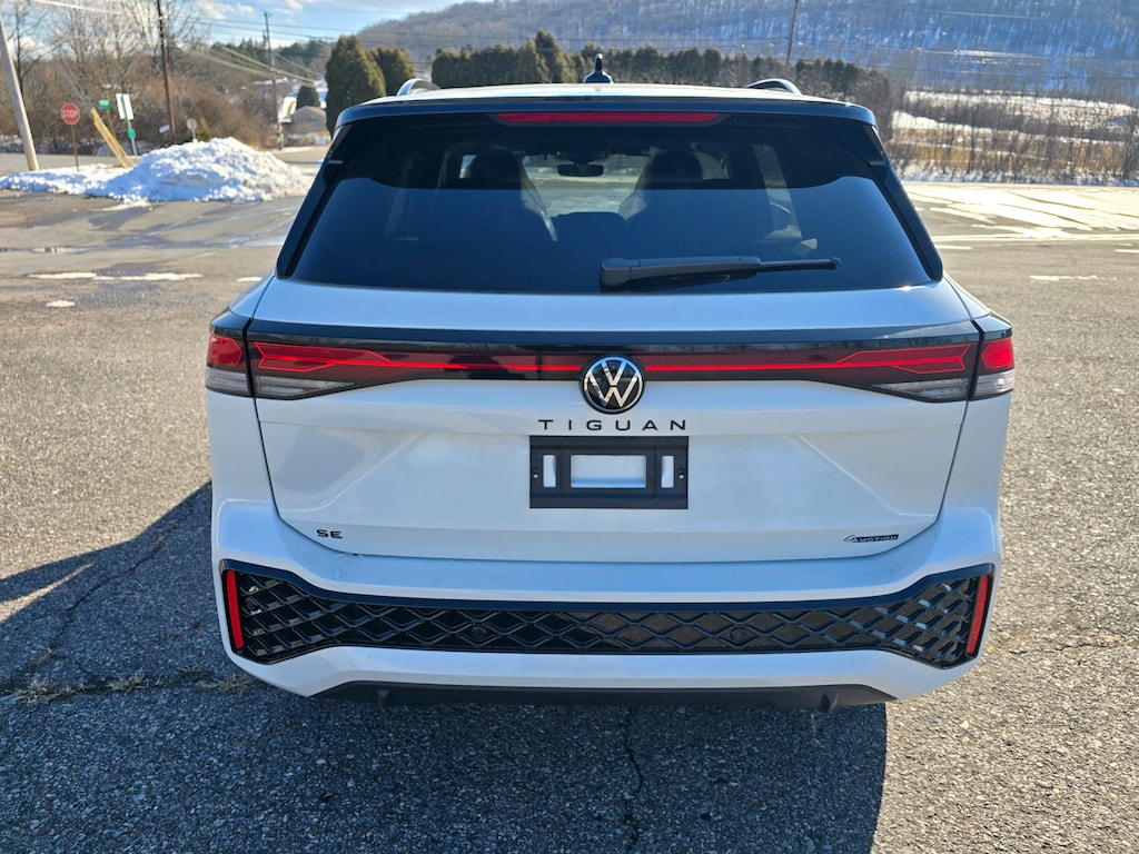 New 2026 Volkswagen Tiguan 2.0T SE R-Line Black SUV