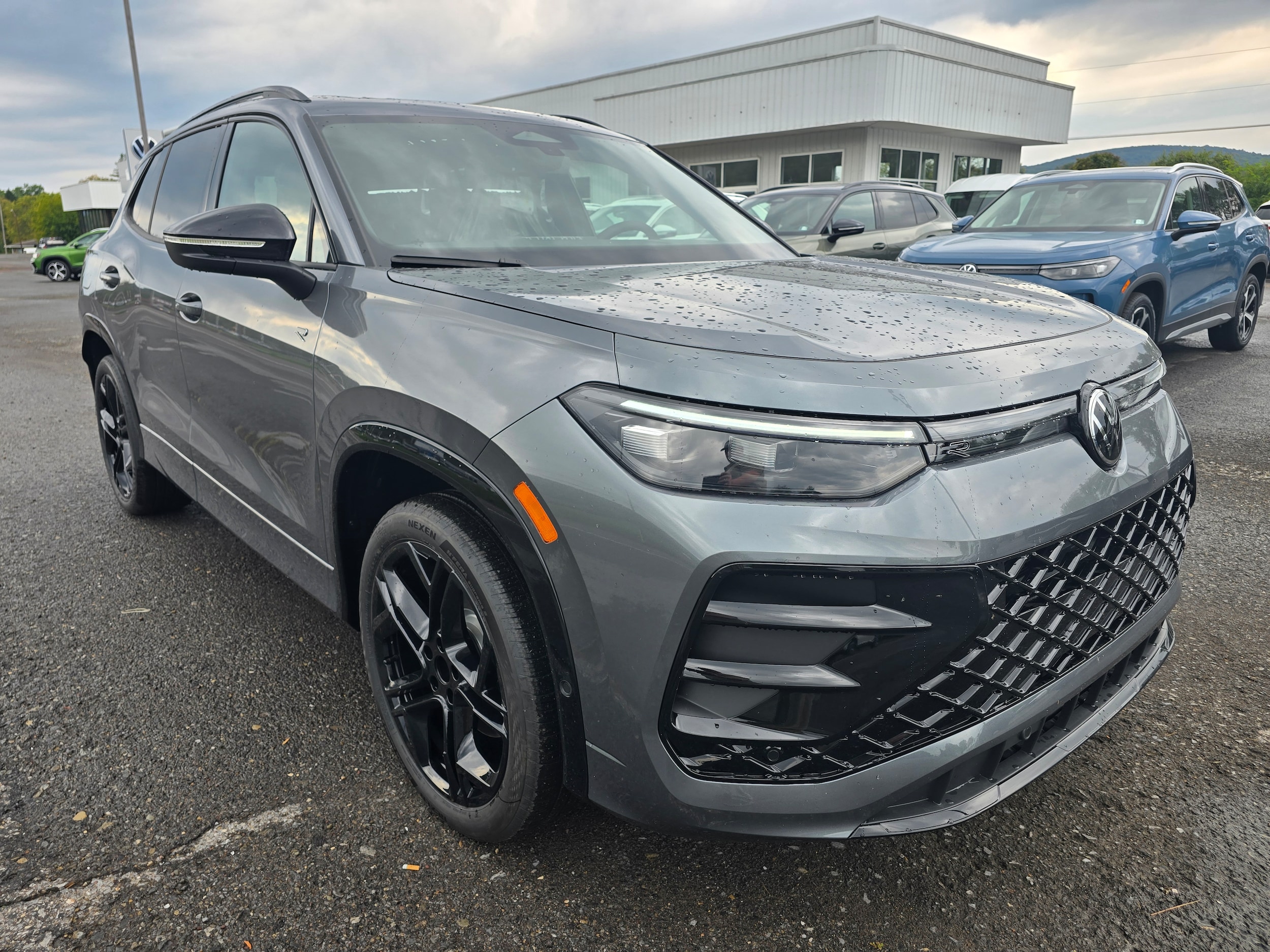 2026 Volkswagen Tiguan SE R-LINE BLACK