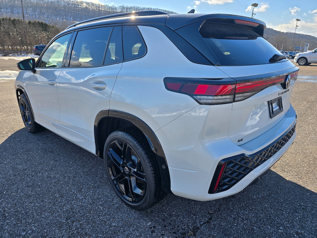 New 2026 Volkswagen Tiguan 2.0T SE R-Line Black SUV