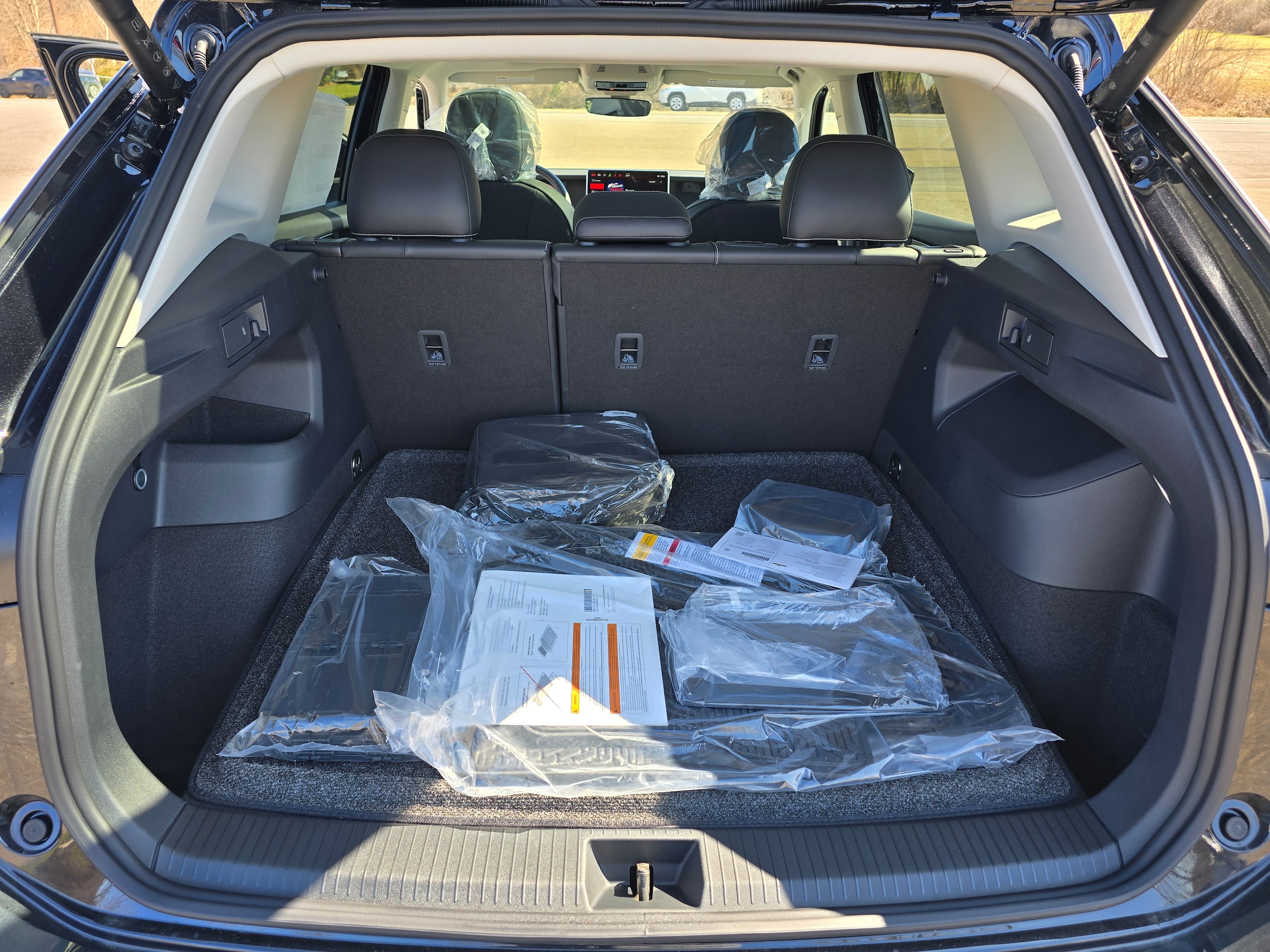 2026 Volkswagen Tiguan SE - Photo 13