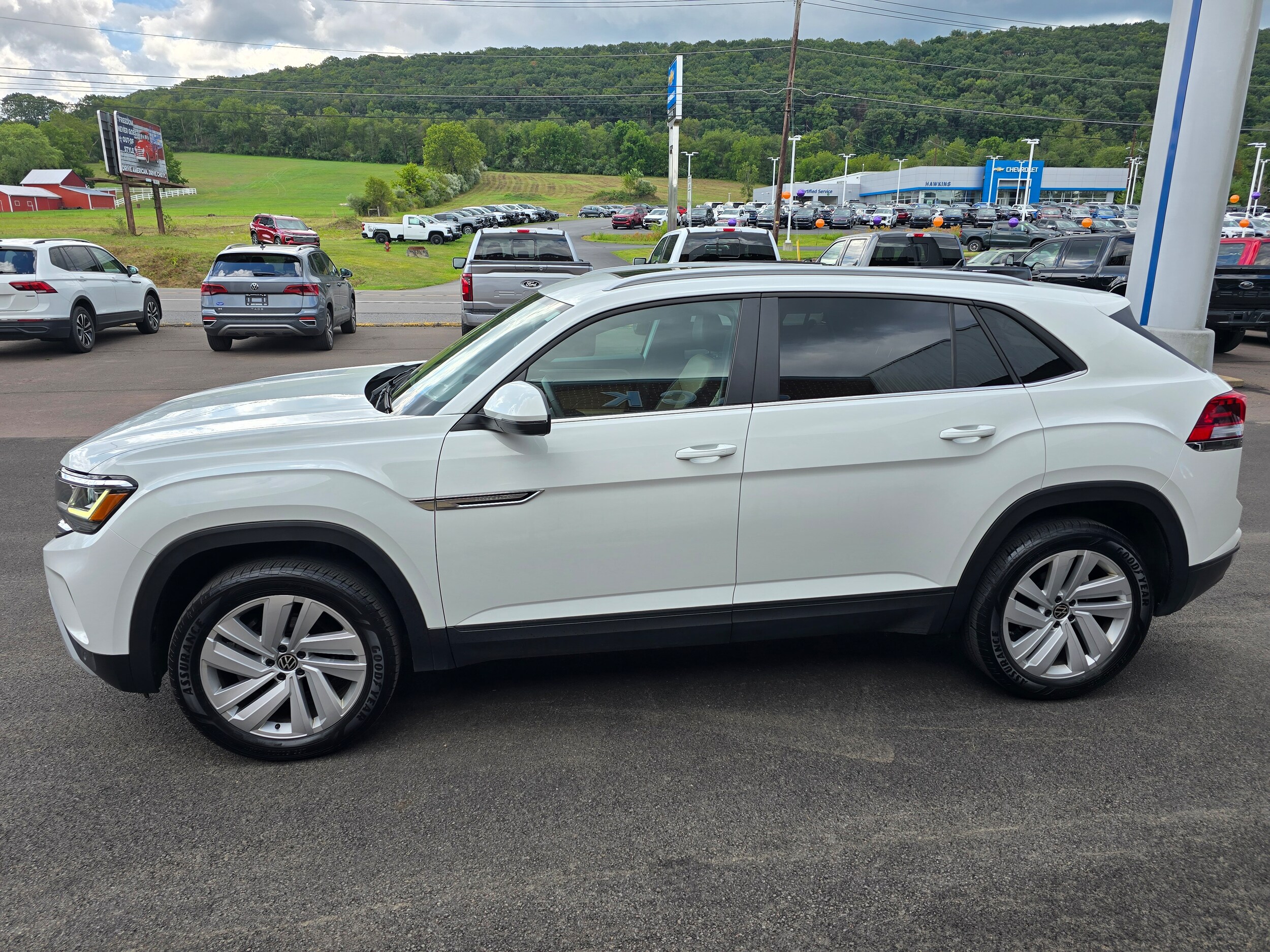 2022 Volkswagen Atlas Cross Sport V6 SE Technology photo 4