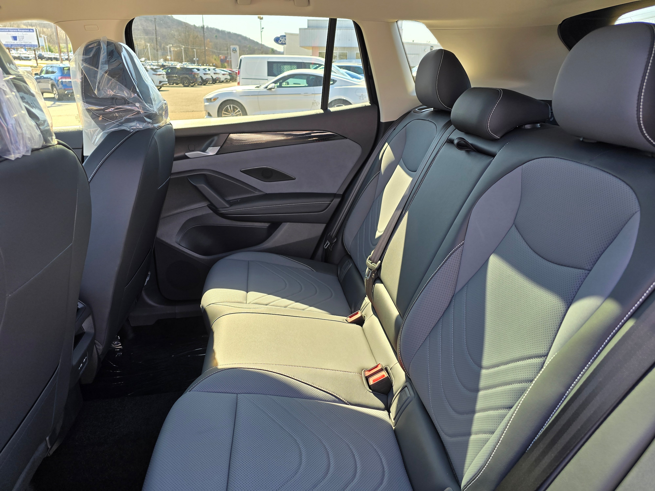 2026 Volkswagen Tiguan SE - Photo 12