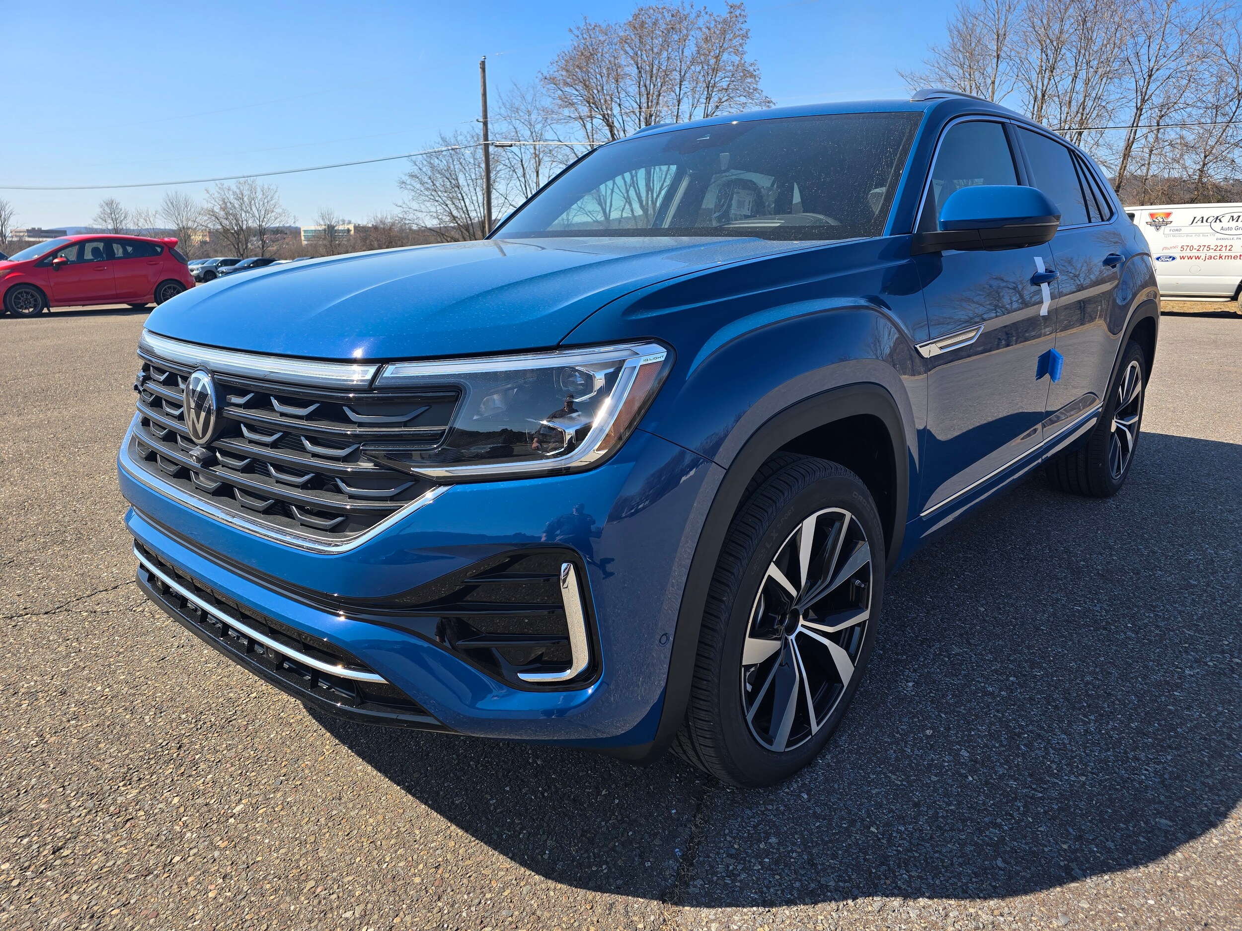 2025 Volkswagen Atlas Cross Sport SEL Premium R-Line photo 3