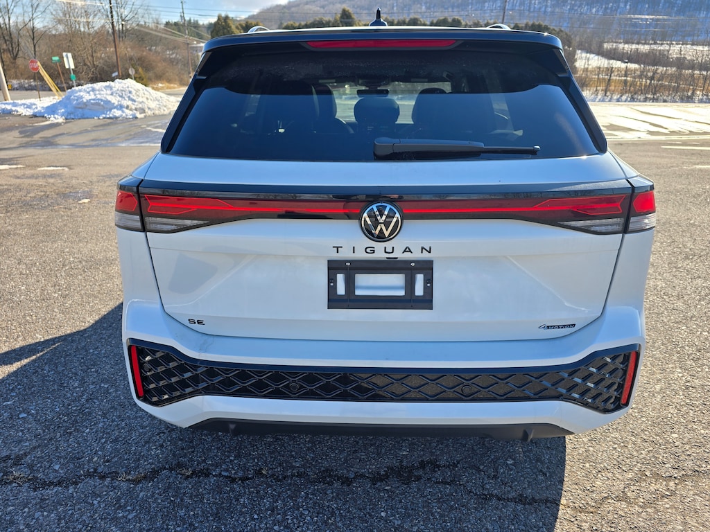 New 2026 Volkswagen Tiguan 2.0T SE R-Line Black SUV