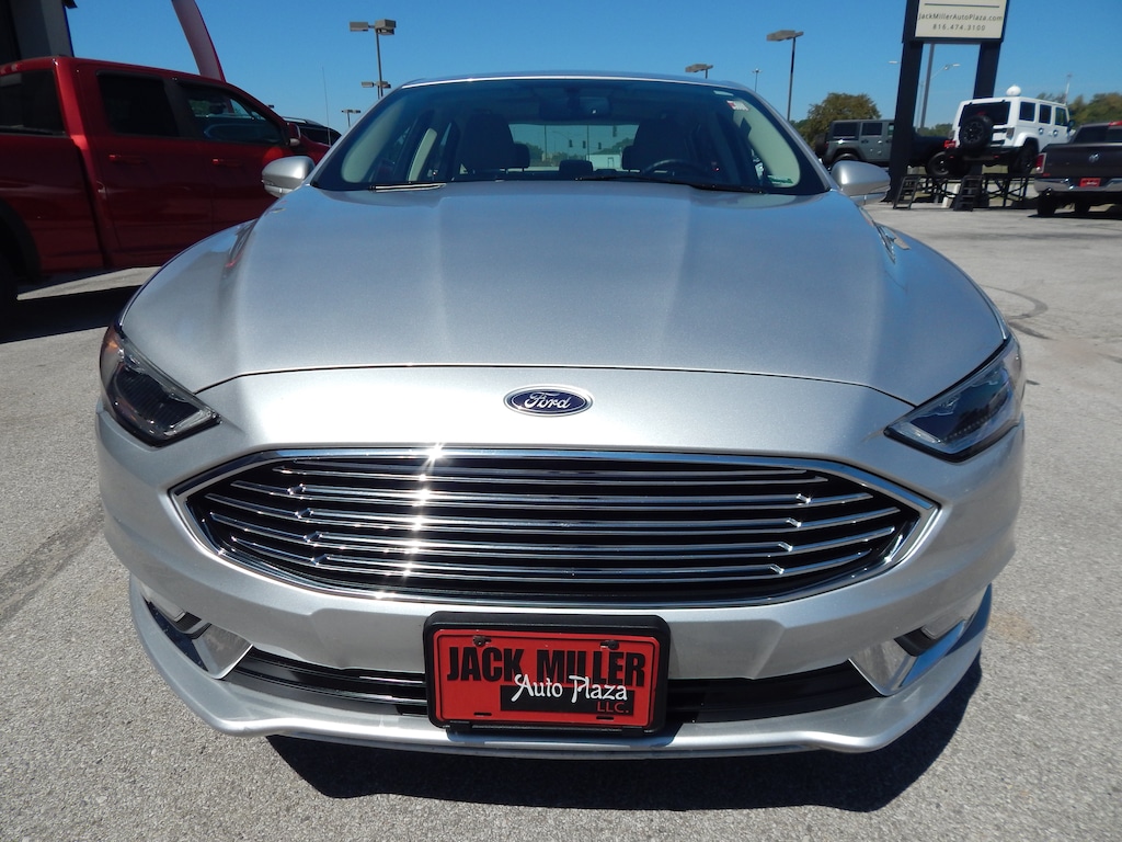 Used 2017 Ford Fusion SE Sedan