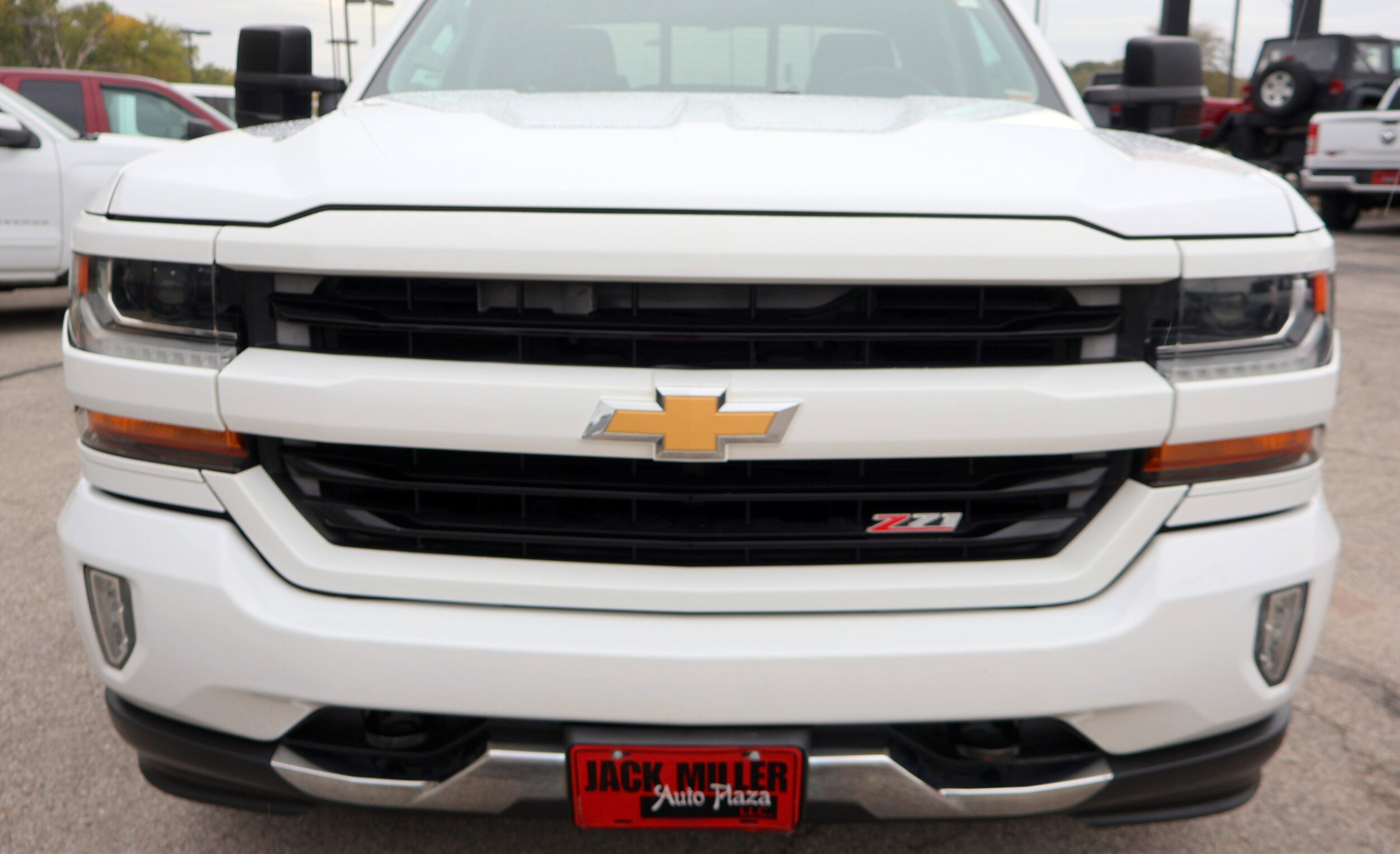 2017 Chevrolet Silverado 1500 LT photo 2