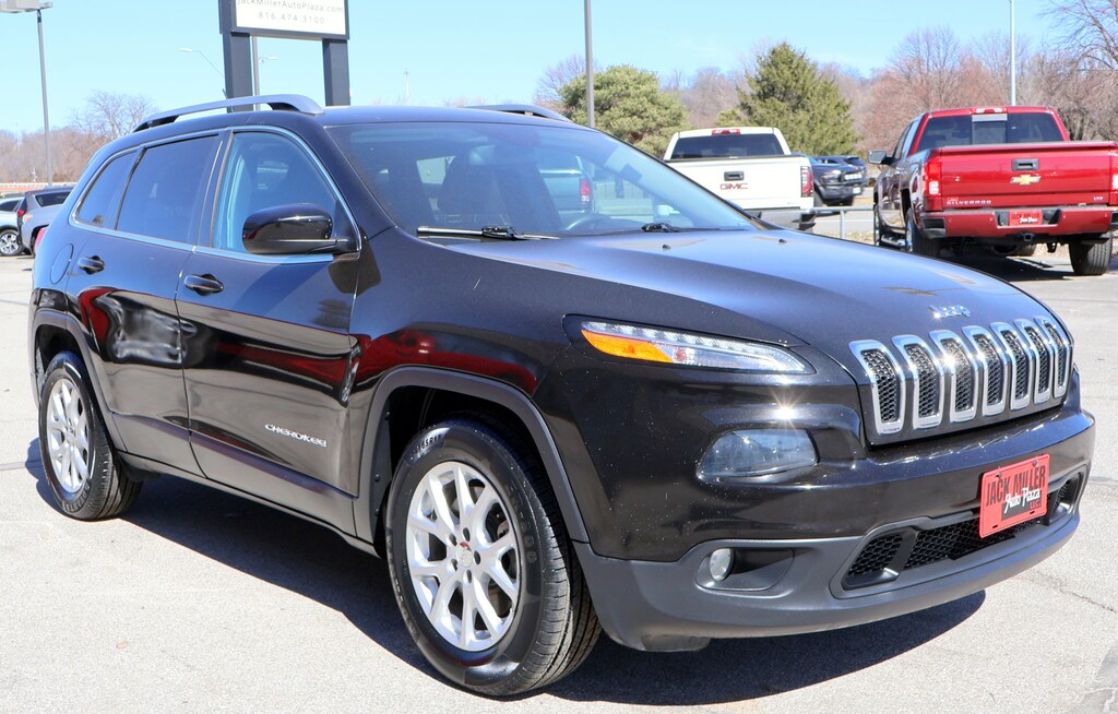 Used 2018 Jeep Cherokee Latitude FWD SUV