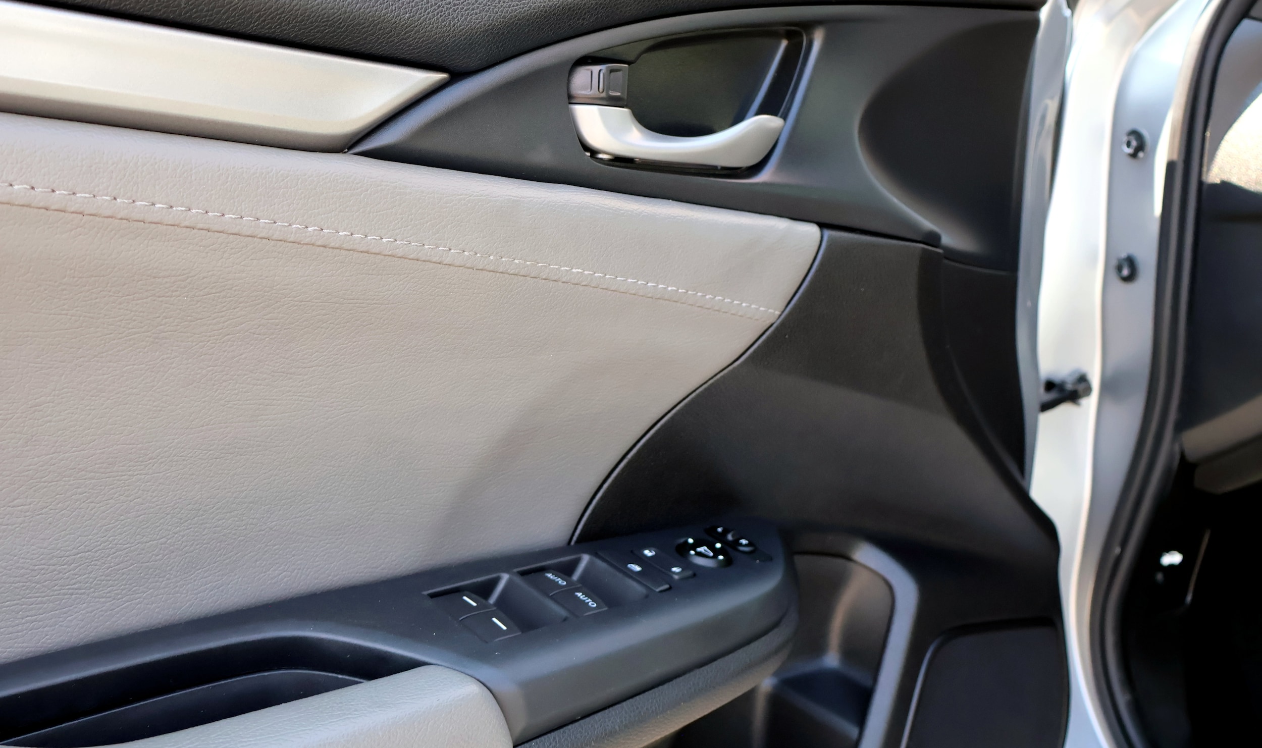 2019 Honda Civic Hatchback EX - Photo 26