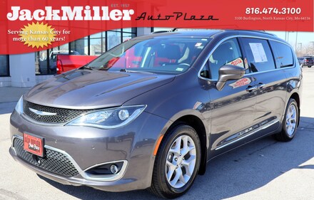 2018 Chrysler Pacifica Touring L Van