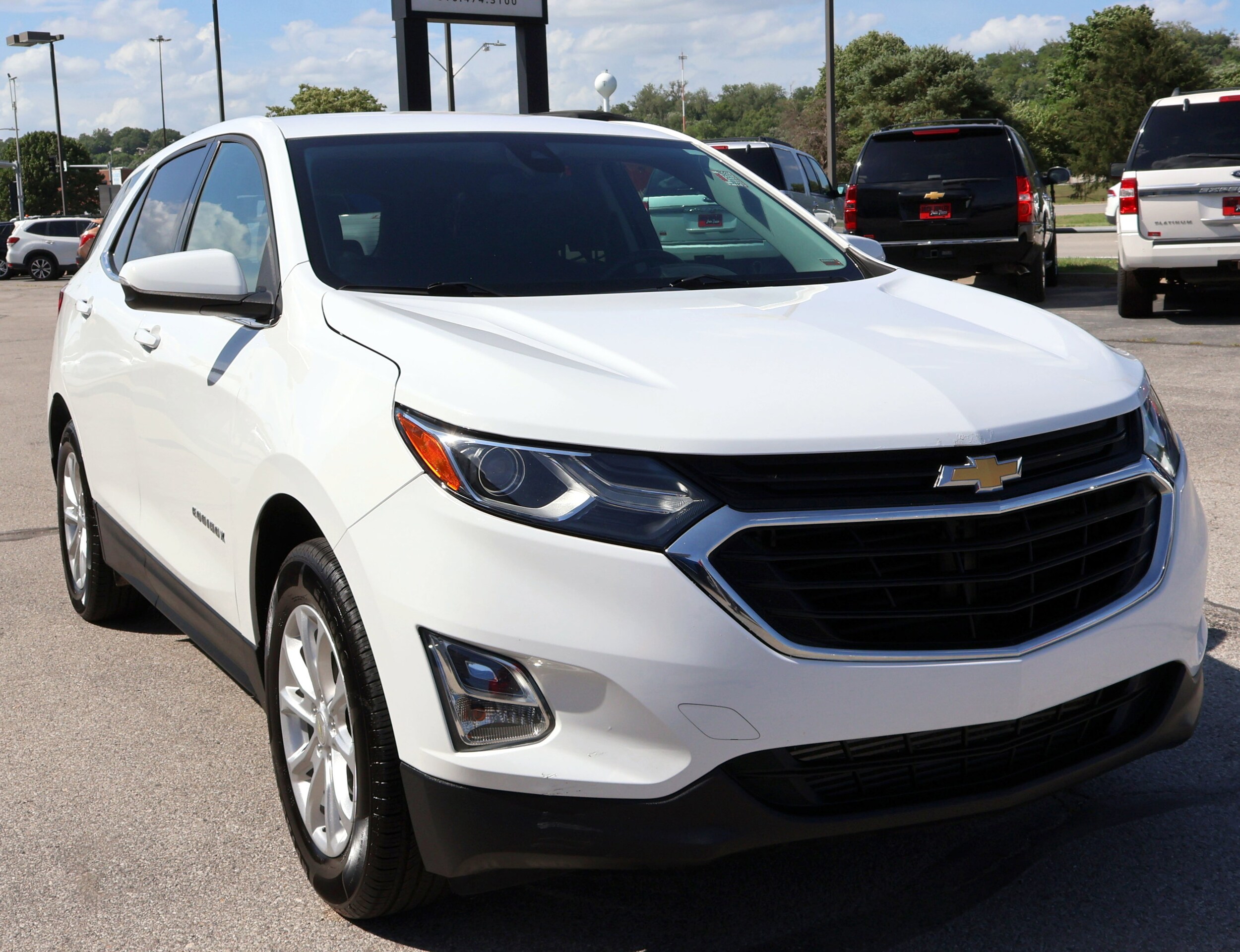 2019 Chevrolet Equinox LT photo 3