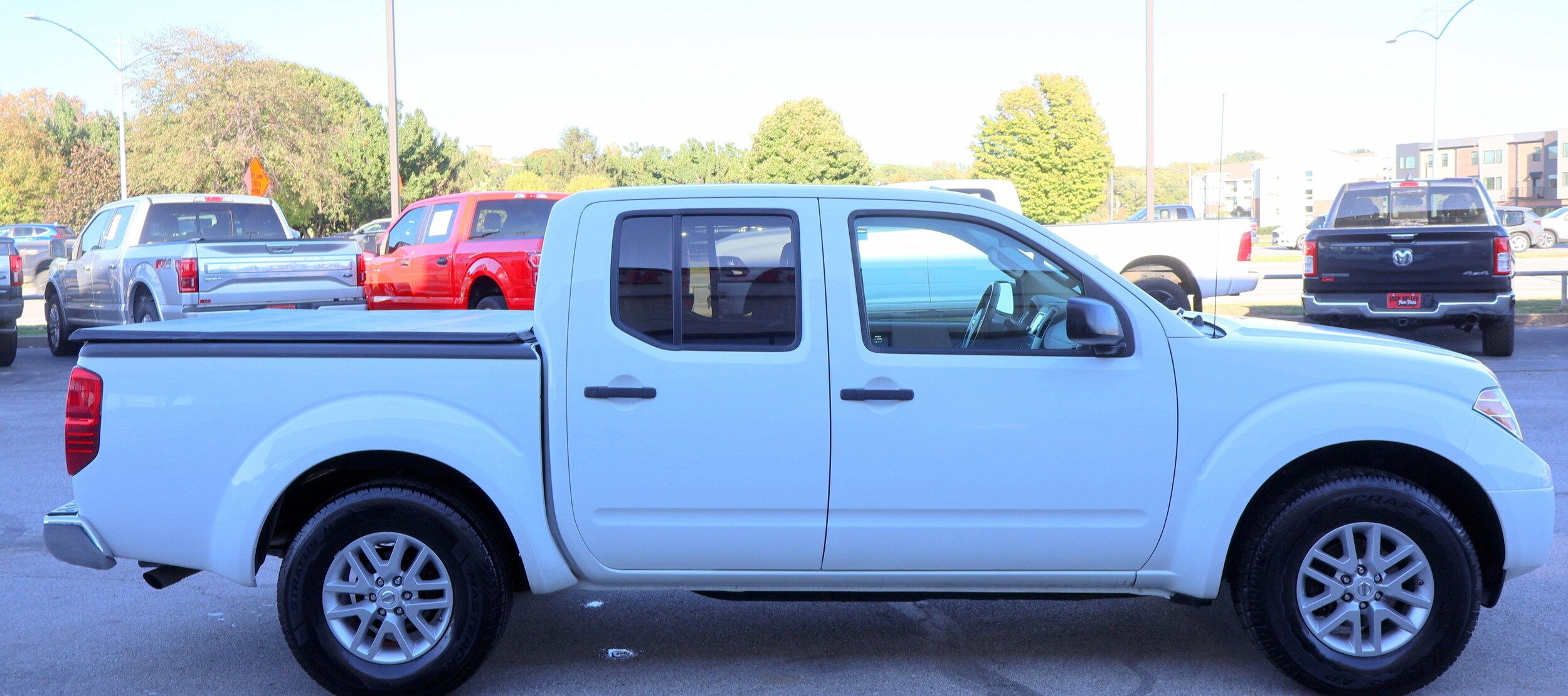 2017 Nissan Frontier SV photo 4