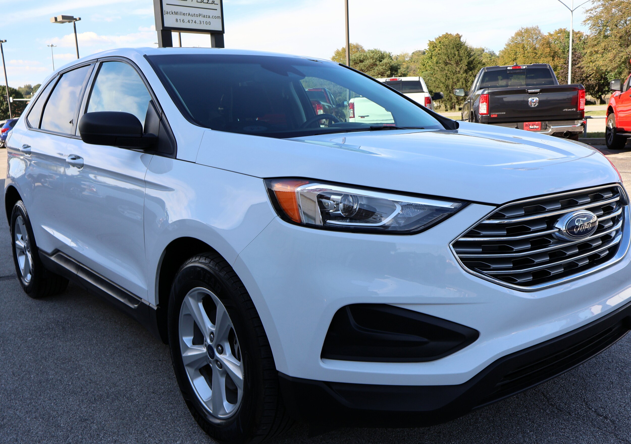 2020 Ford Edge SE photo 2