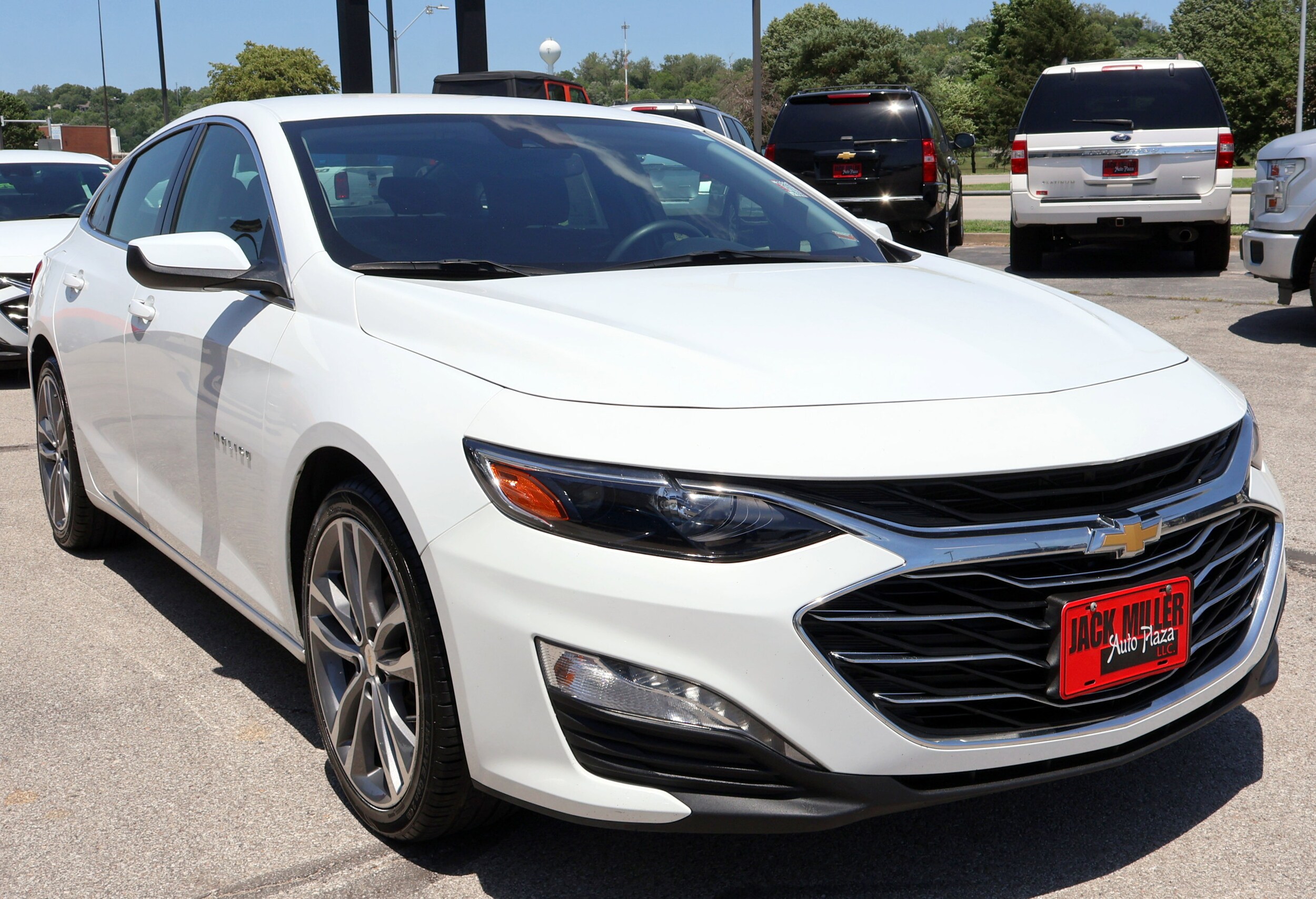2023 Chevrolet Malibu 1LT photo 3