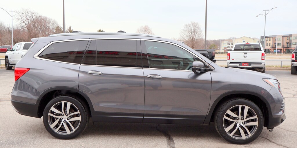 Used 2016 Honda Pilot Touring AWD SUV