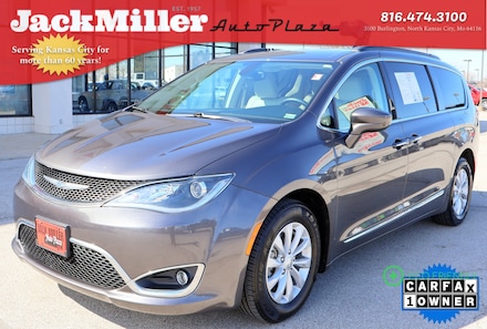 2017 Chrysler Pacifica Touring-L Van