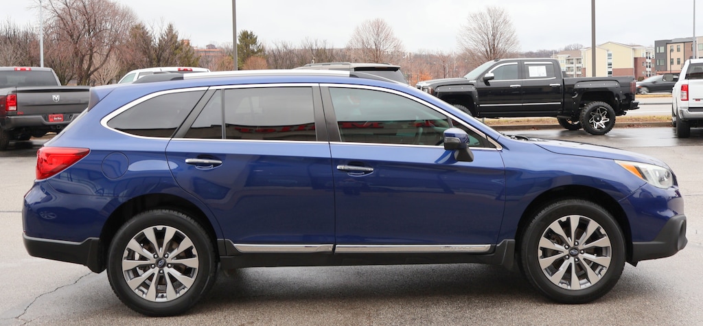 Used 2017 Subaru Outback 2.5i Touring with Starlink SUV