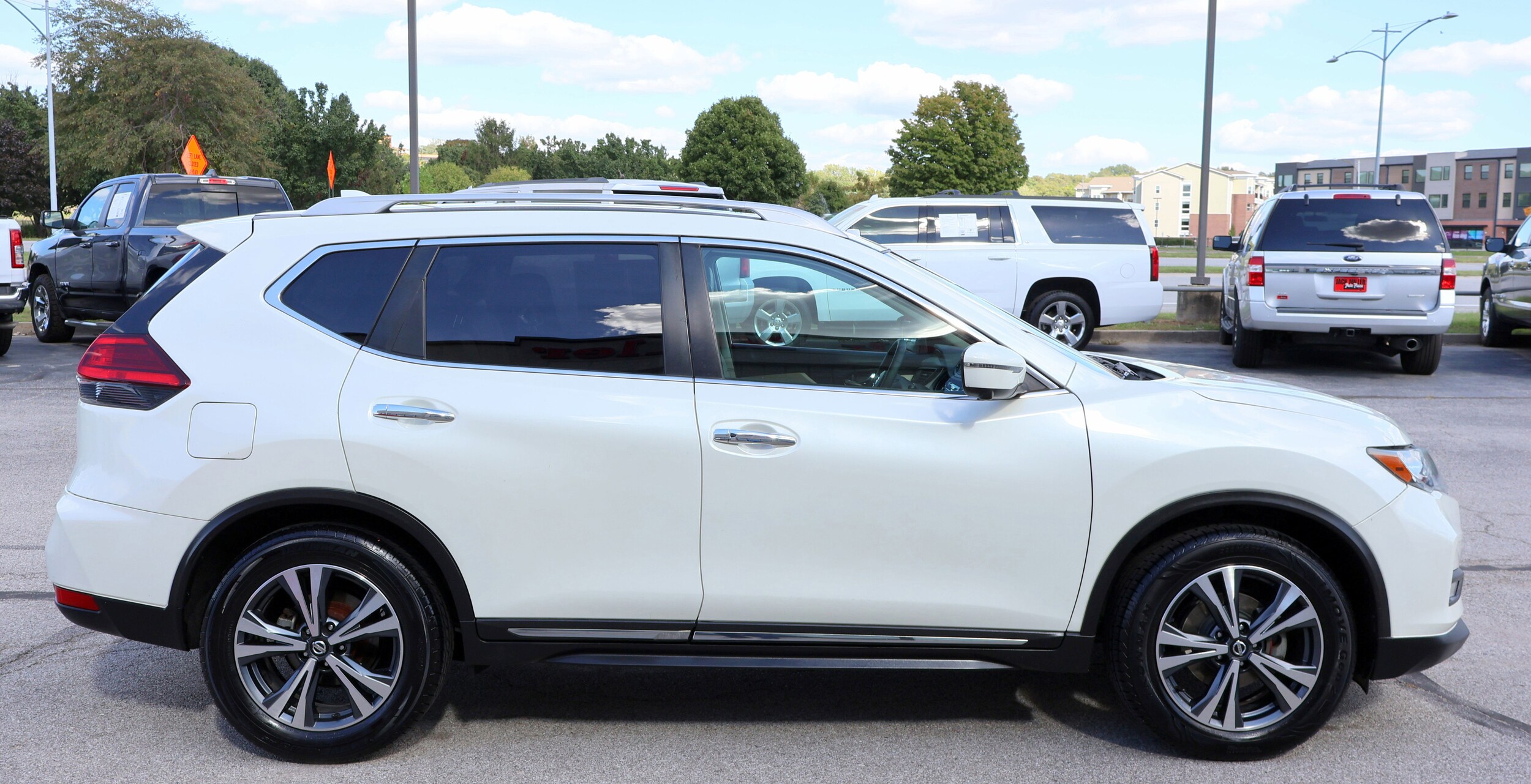 2017 Nissan Rogue SL photo 2