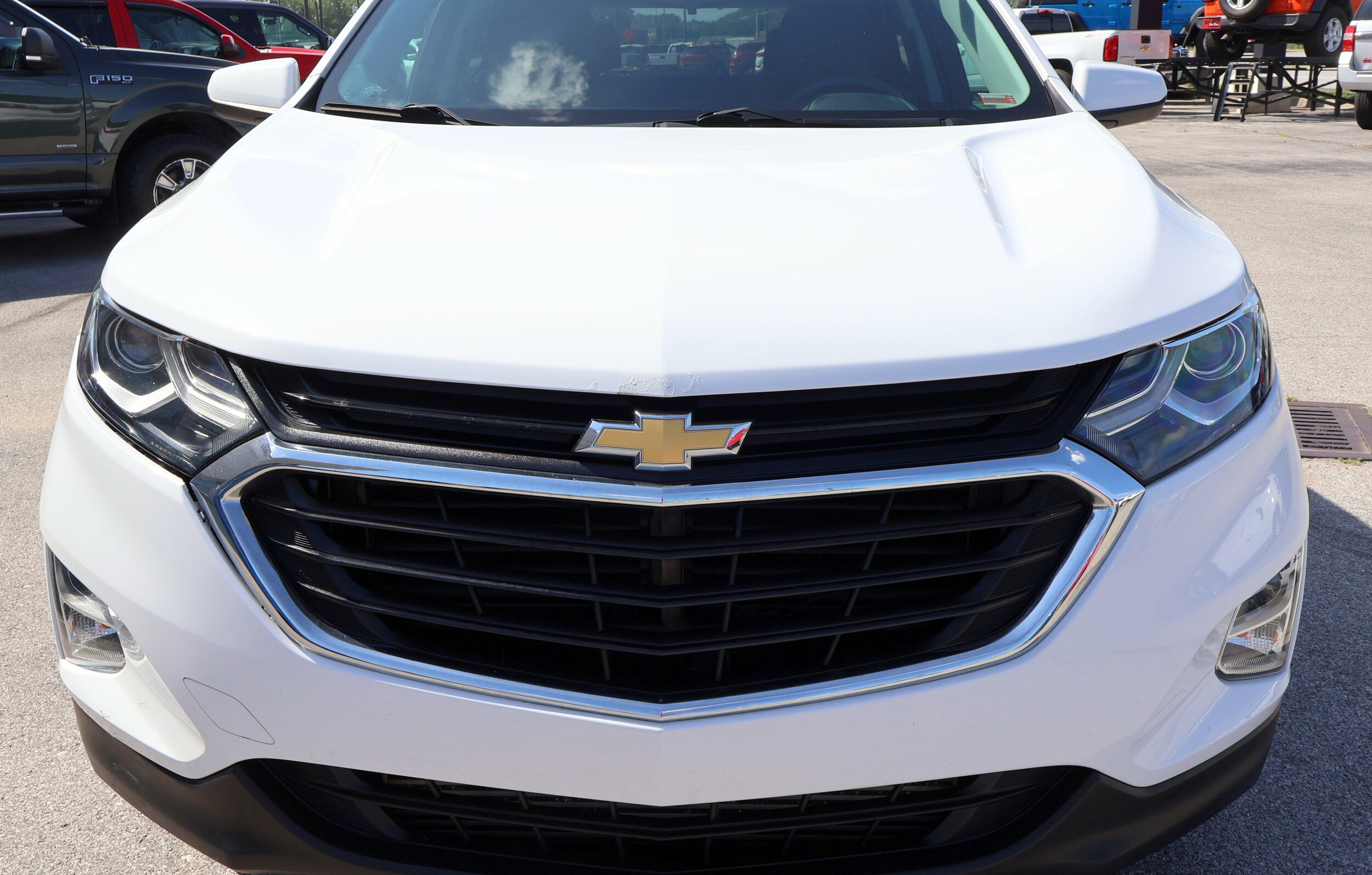 2019 Chevrolet Equinox LT photo 2