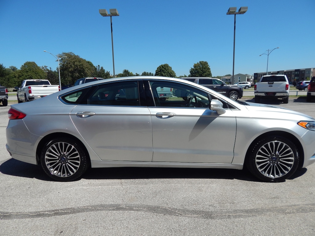 Used 2017 Ford Fusion SE Sedan