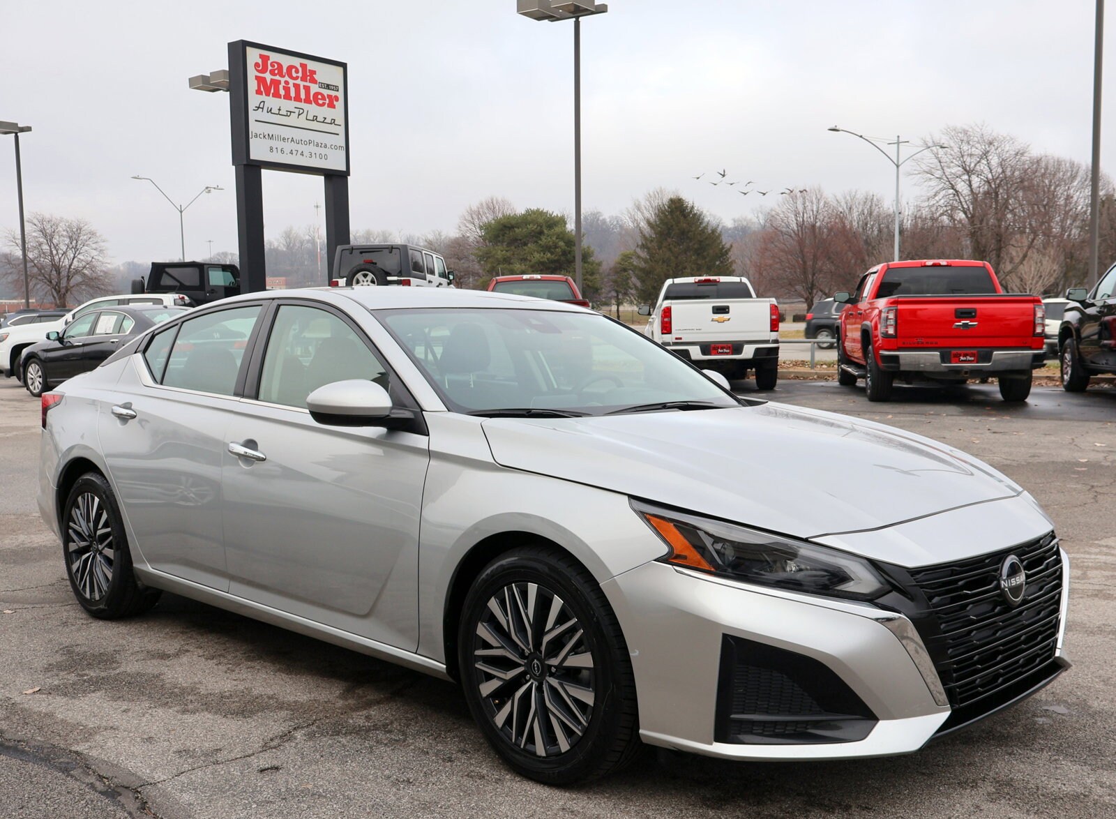 2023 Nissan Altima 2.5 SV photo 3