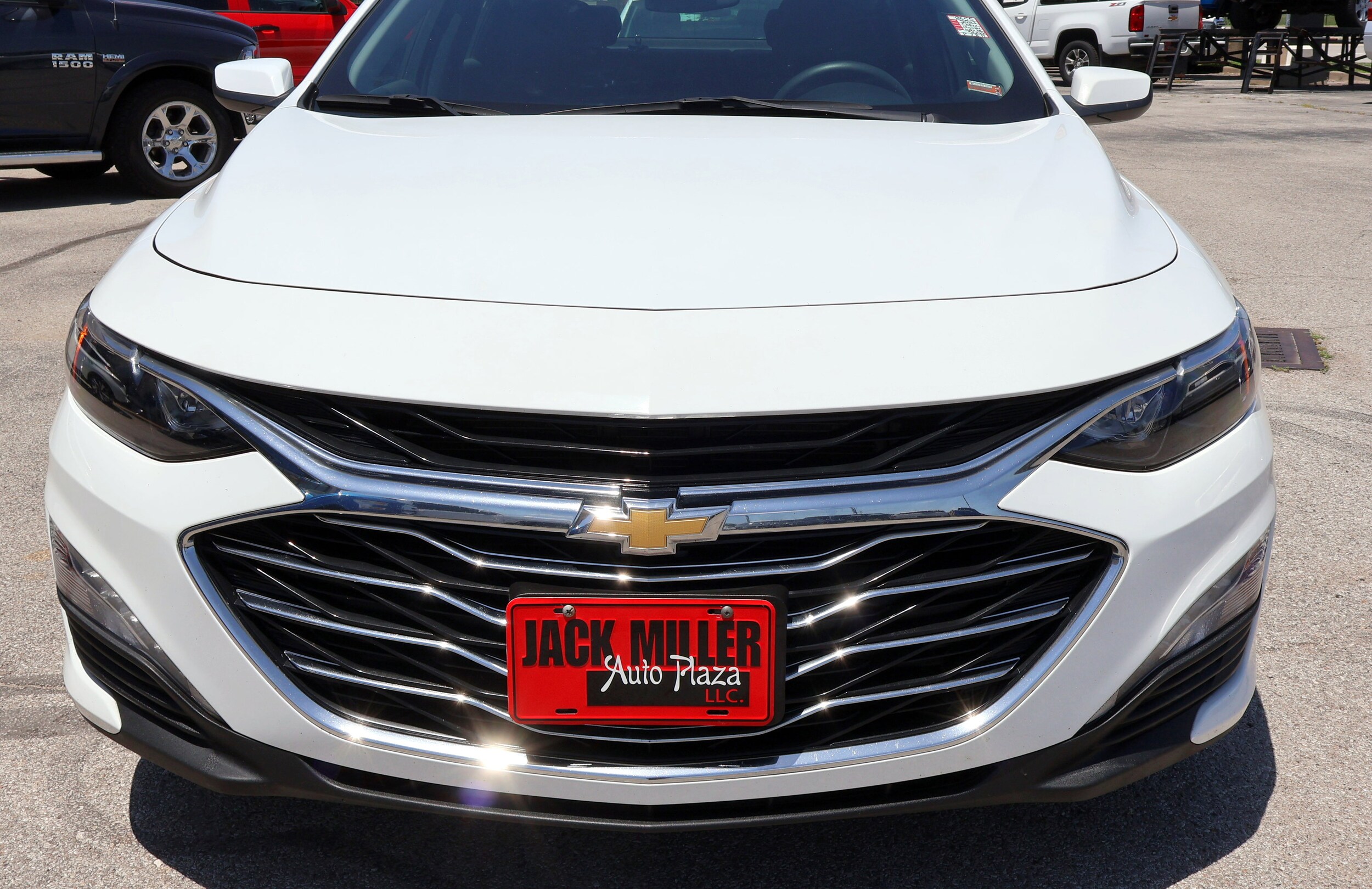 2023 Chevrolet Malibu 1LT photo 2