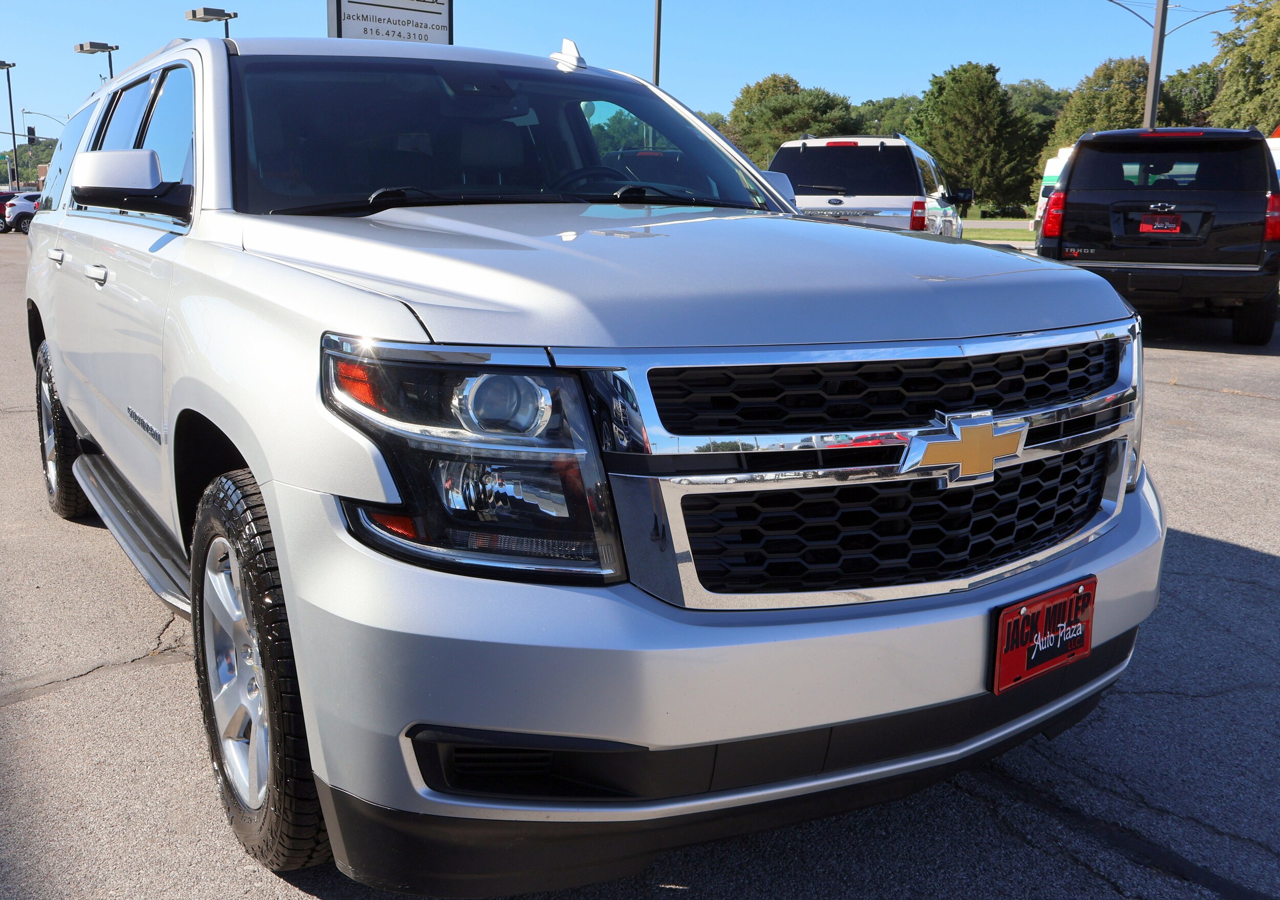 2020 Chevrolet Suburban LT photo 3