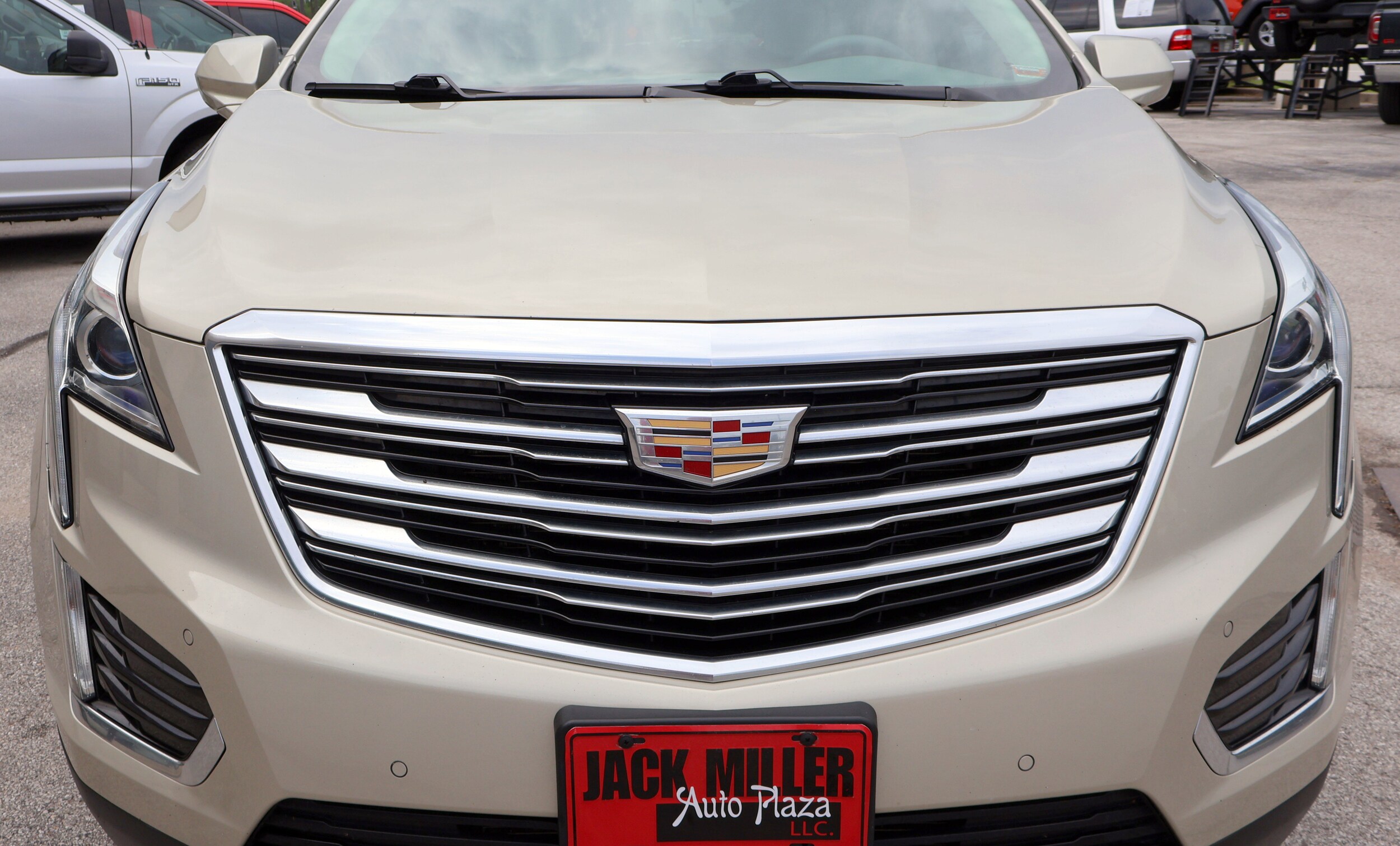 2017 Cadillac XT5 Luxury photo 2
