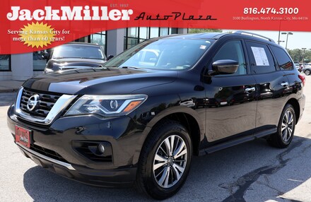 2017 Nissan Pathfinder SV SUV